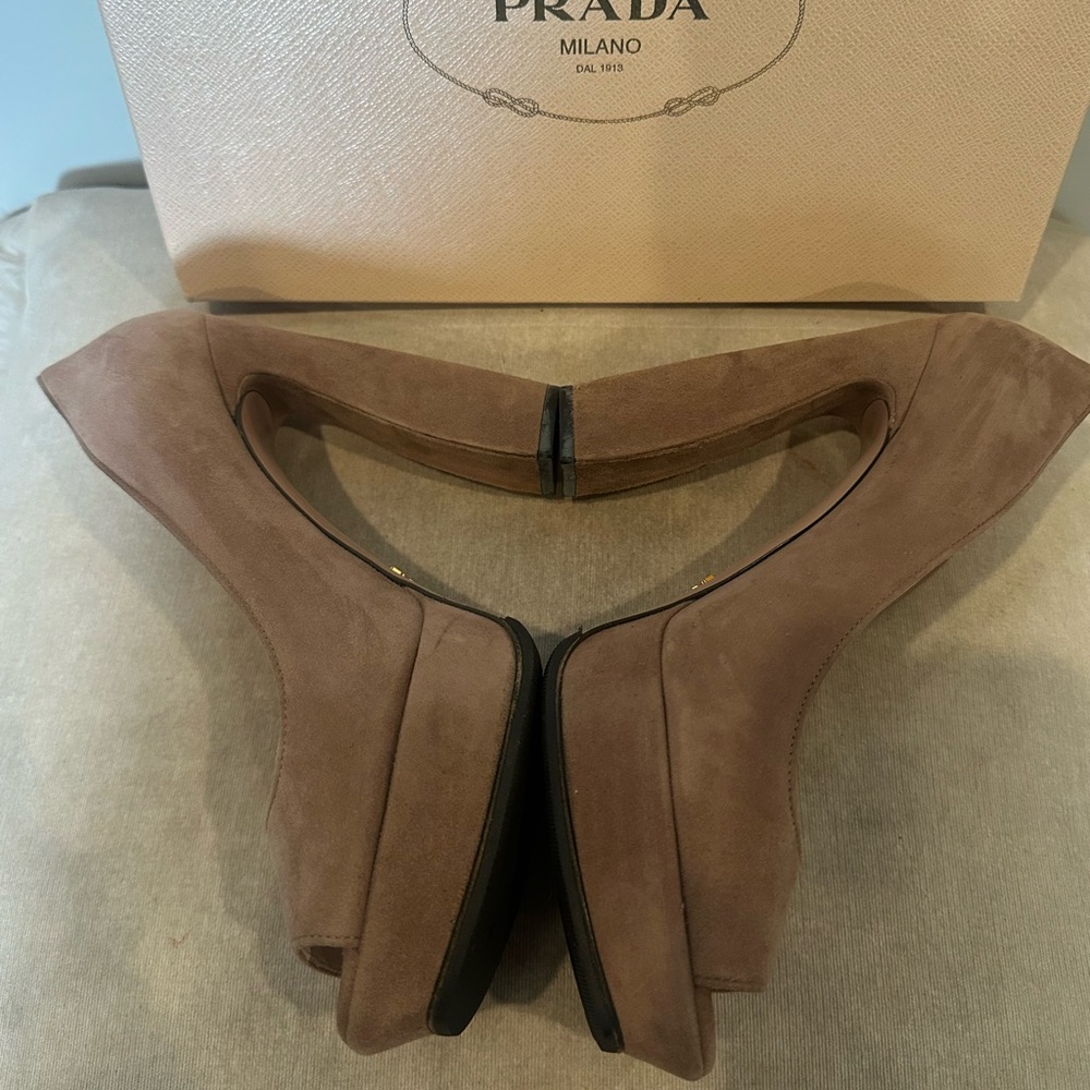 Prada Heels w/box - Picture 5 of 11